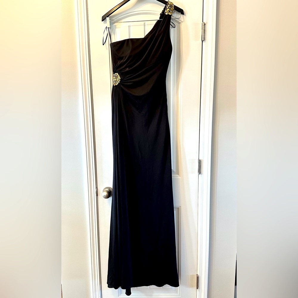 EUC La Femme Black One Shoulder Gown with Rhinestones at Shoulder and Side SZ 8 - Picture 2 of 9